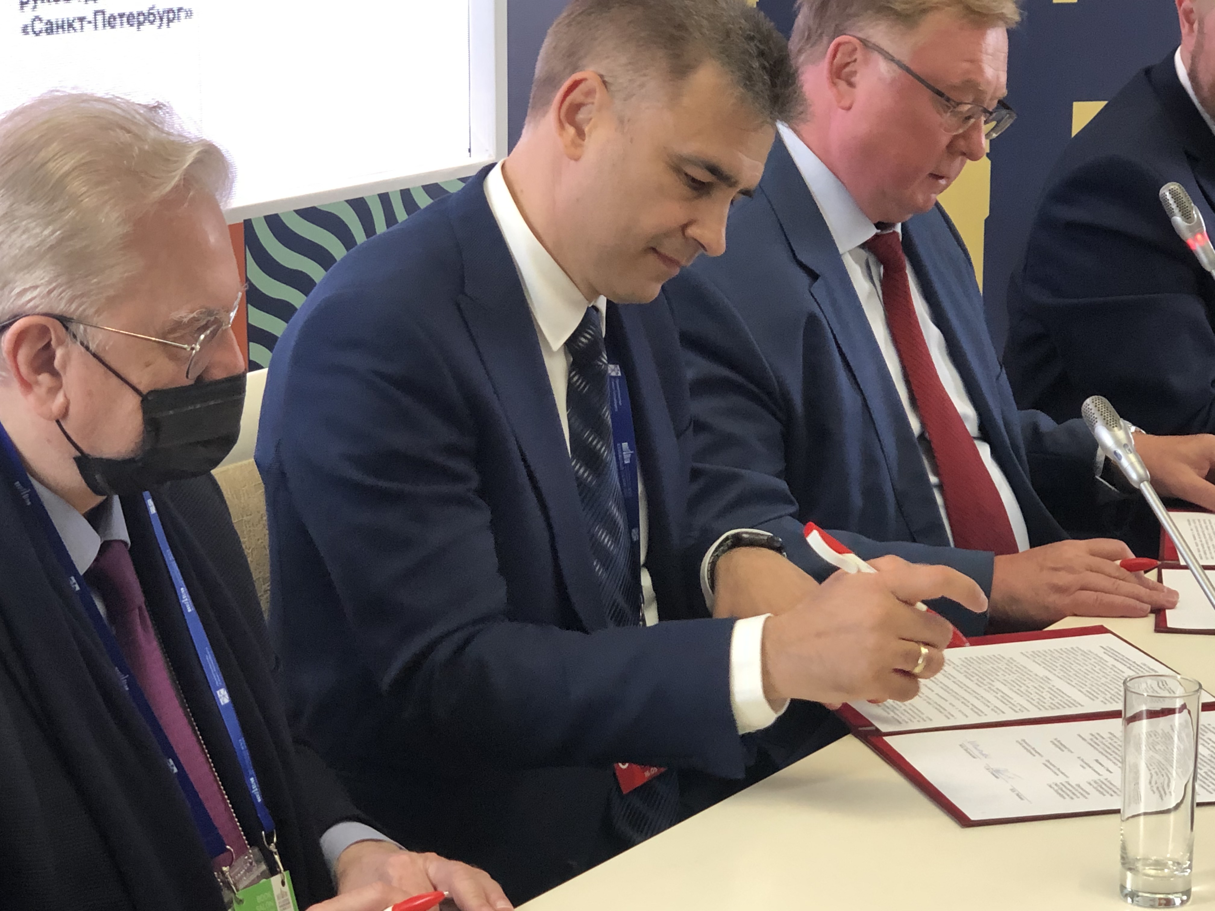 Российский книжный союз подписал два соглашения о сотрудничестве  на XVI Международном Санкт-Петербургском книжном салоне