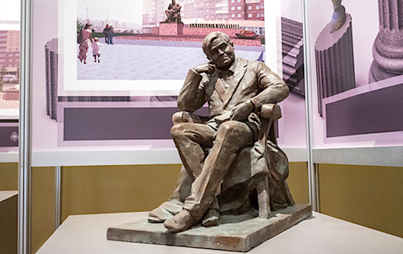 Проект памятника Даниилу Гранину выбрали в Петербурге