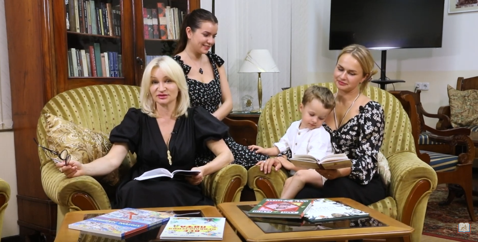 ЭКСМО «Читающая семья» - Якунина Анна