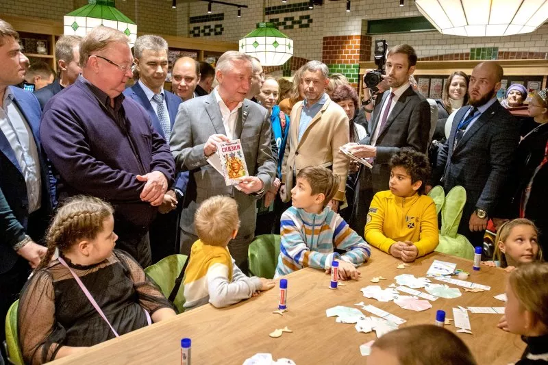 В Петербурге после реконструкции открыли знаменитый Дом книги на Невском