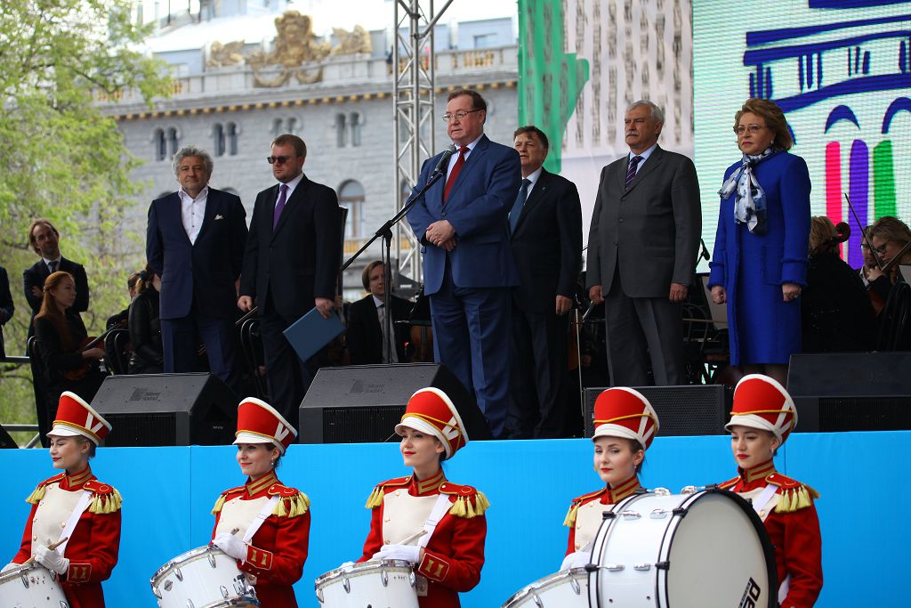 С 25 по 28 мая в Санкт-Петербурге Михайловский Манеж, Манежная площадь и прилегающие к ним Итальянская и Кленовая улицы были отданы книгам