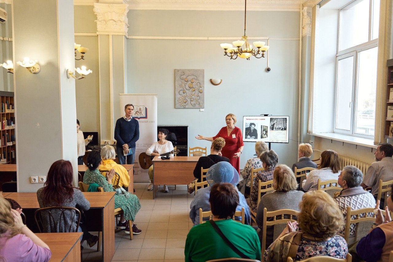 «Авторская песня родилась из клокотания души»: 100 лет со дня рождения Булата Окуджавы