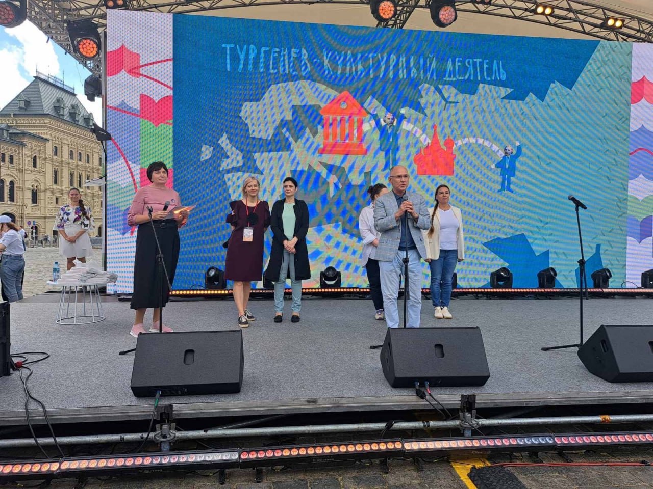 8 июня на Малой сцене X книжного фестиваля «Красная площадь» состоялось награждение участников всероссийских литературно-художественных конкурсов АНО Центр культурных инициатив «Ликей» сезона 2023–2024 учебного года