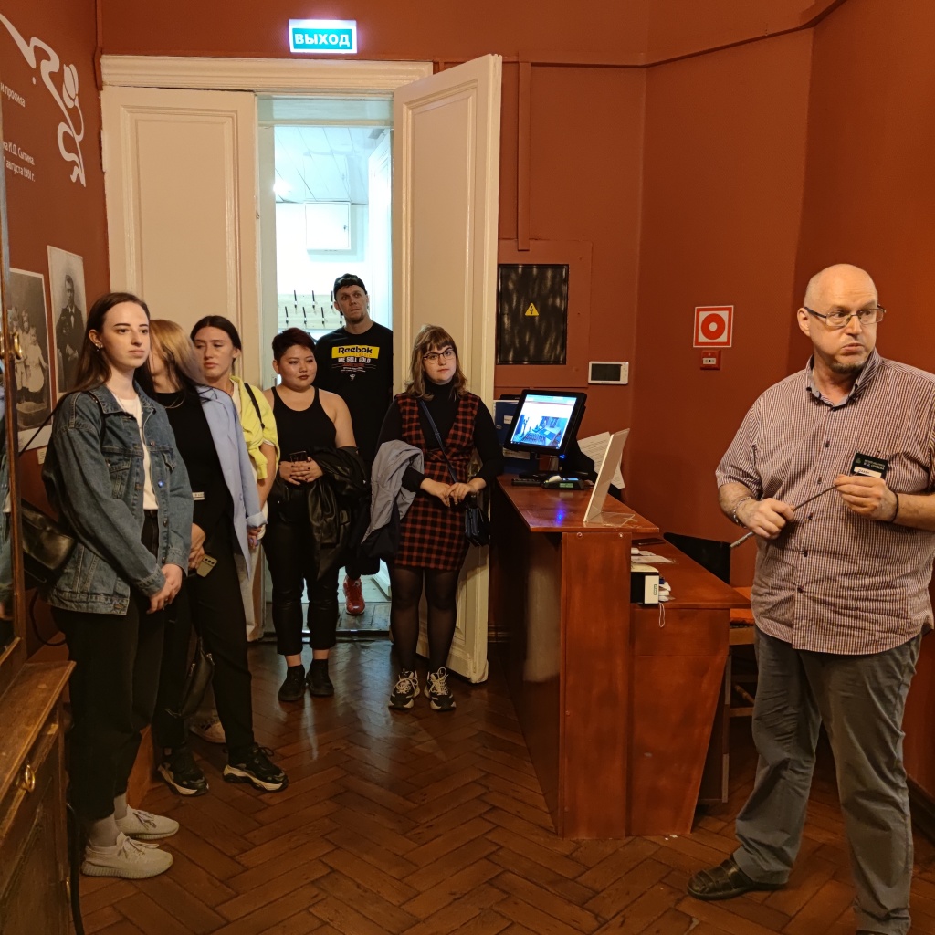Стажеры в Музее Сытина экскурсоводом (1).jpg