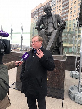 В Петербурге открыли памятник Даниилу Гранину