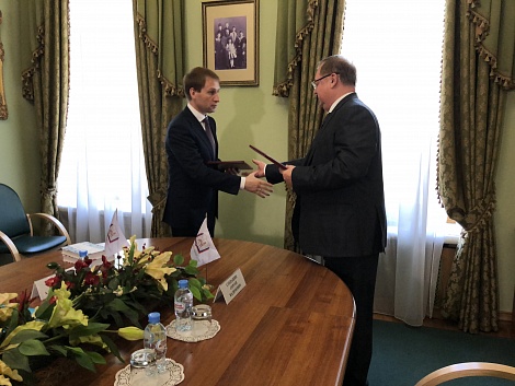 Подписание Соглашения о взаимодействии и сотрудничестве между Российским книжным союзом и Правительством Амурской области