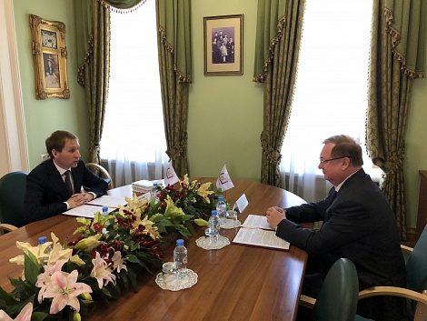 Подписание Соглашения о взаимодействии и сотрудничестве между Российским книжным союзом и Правительством Амурской области